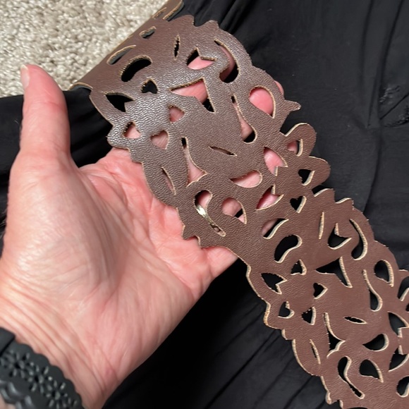 💖 3/$15 Guess Belted Black Top - Picture 7 of 10